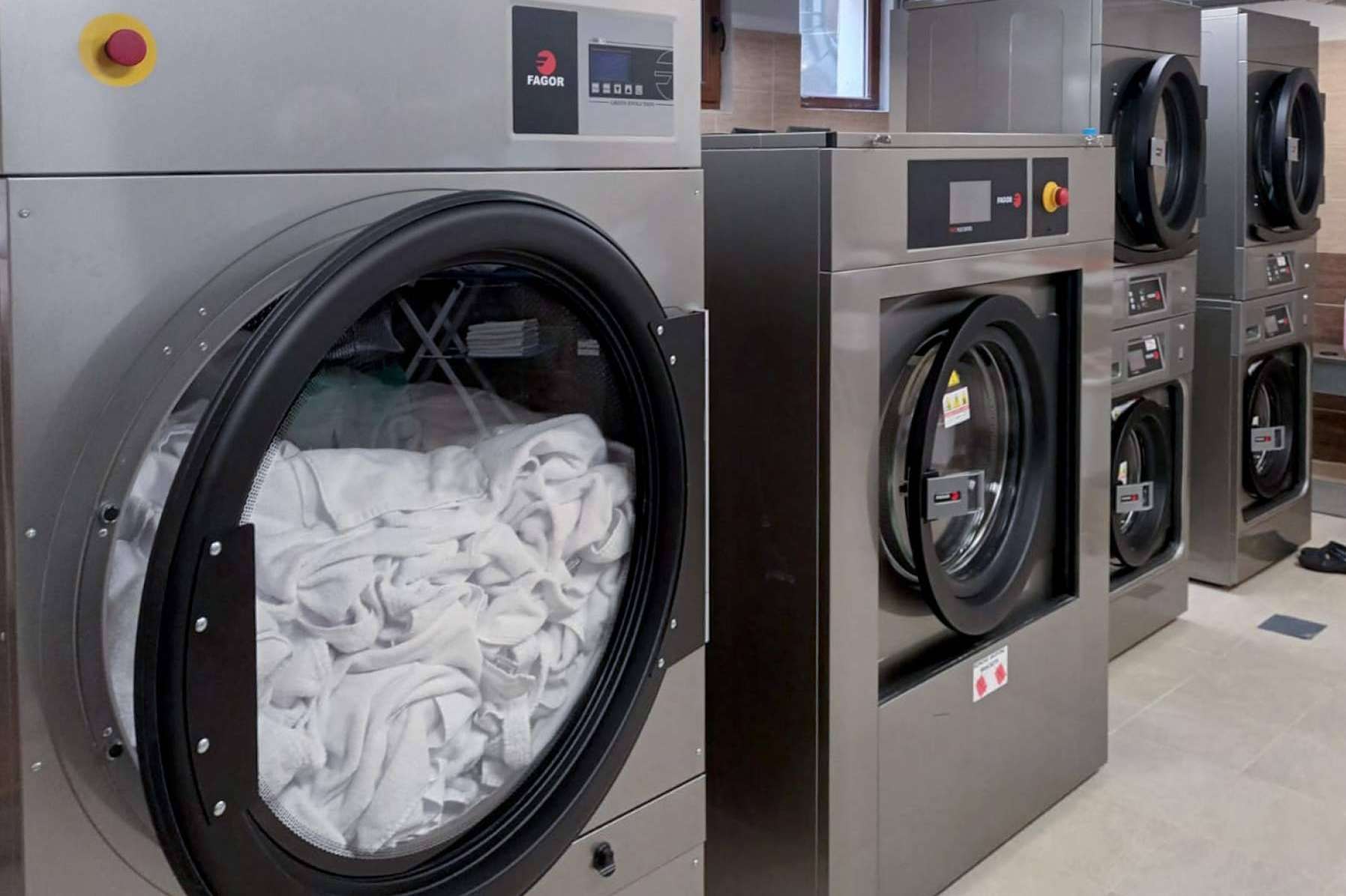 Suministro de productos de higiene profesional y equipamientos de hostelería y lavandería