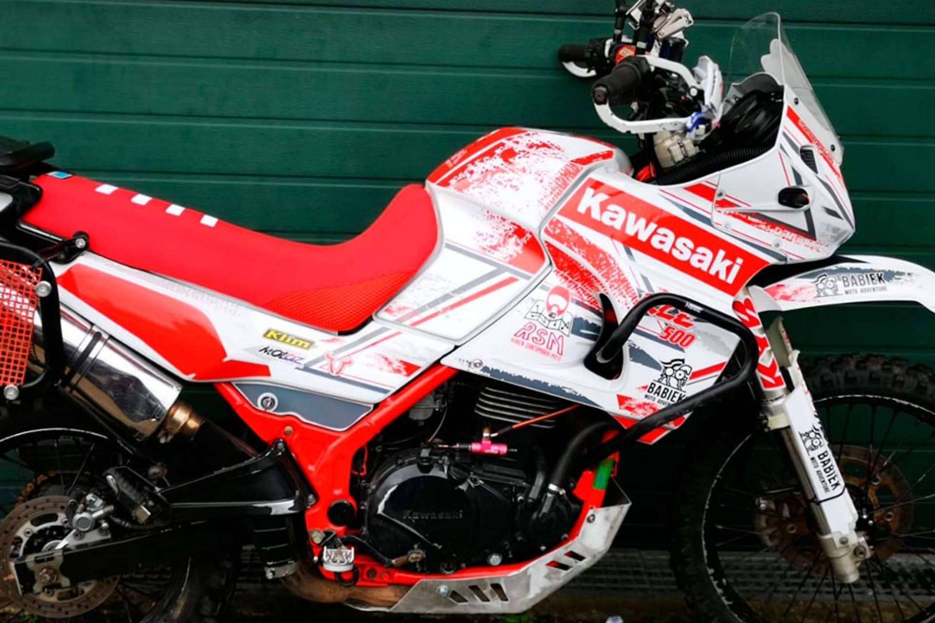 ADHESIVOSEMBARRADOS ofrece la posibilidad de dar un toque personal a una moto