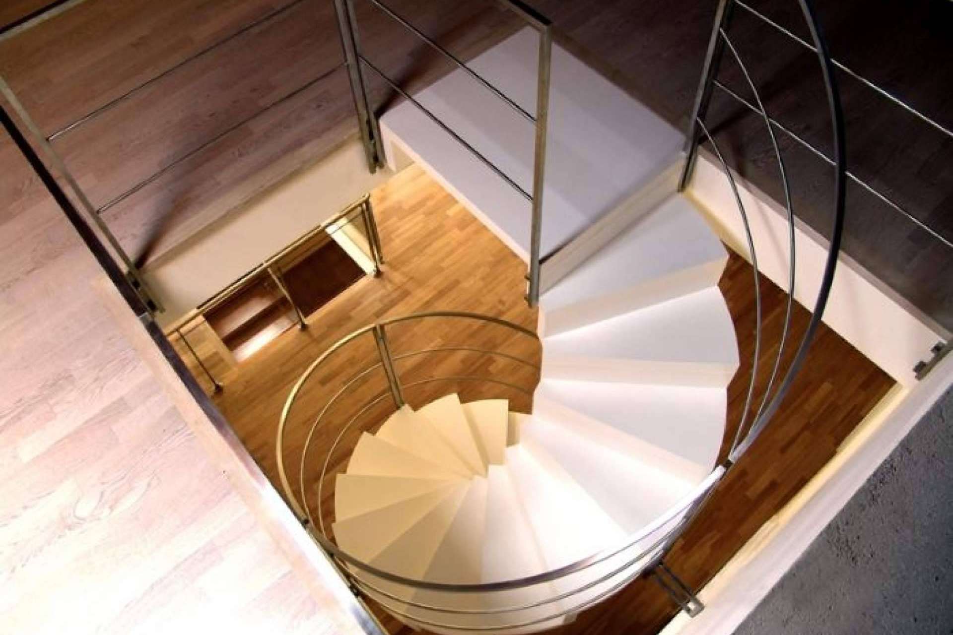 Personalización de escaleras de caracol con Enesca