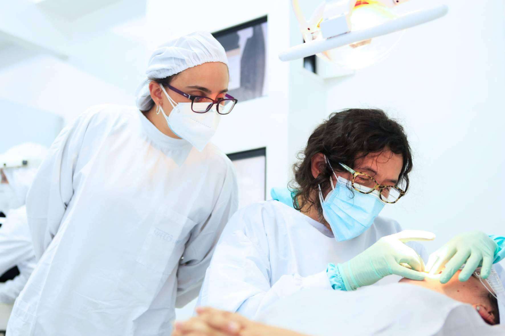 Implantes dentales, el tratamiento más solicitado para recuperar la sonrisa en Odontología Marlon Becerra