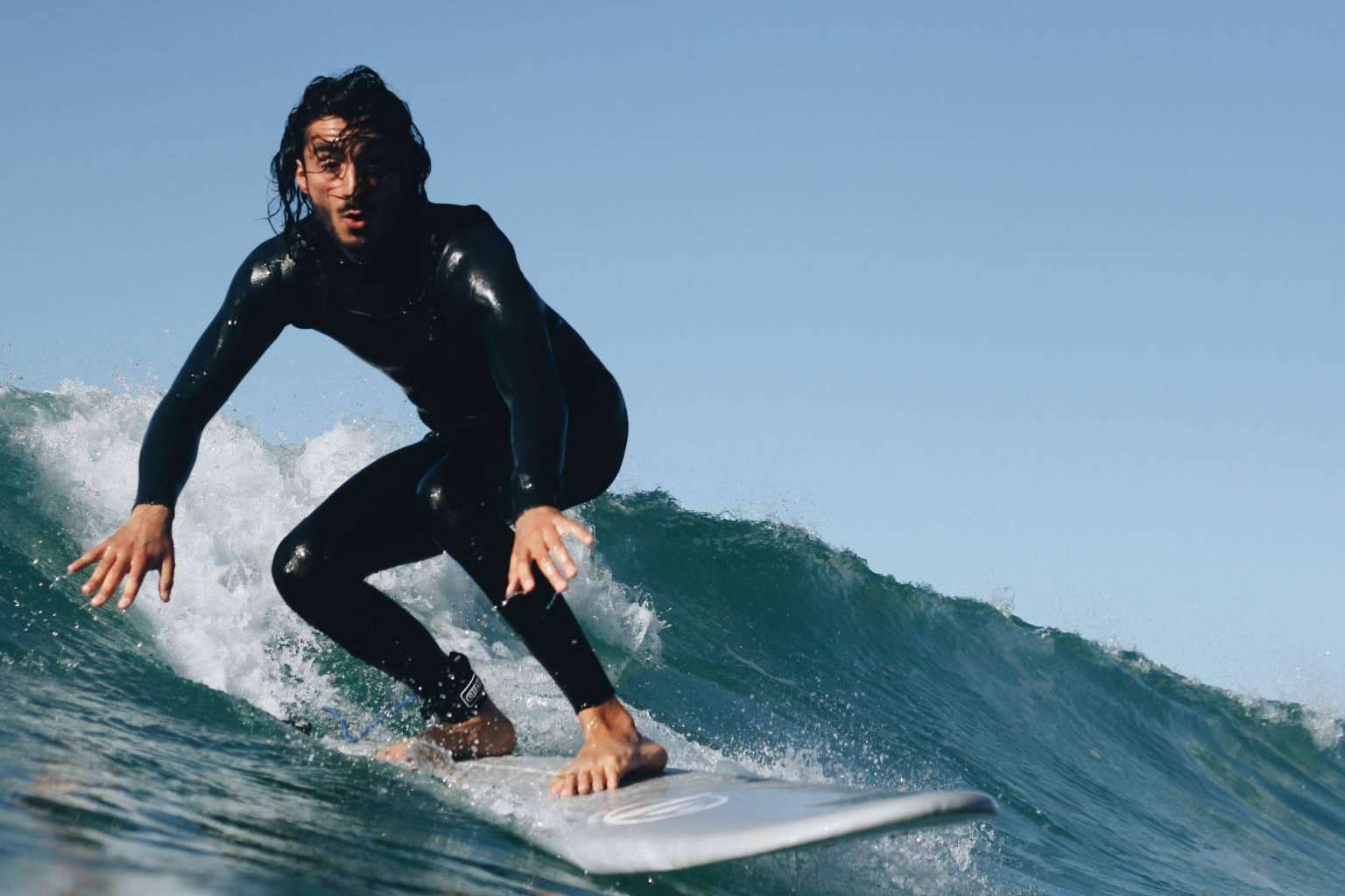 Mejorar el nivel de surf es más sencillo con la tabla de surf evolutiva de Flysurf
