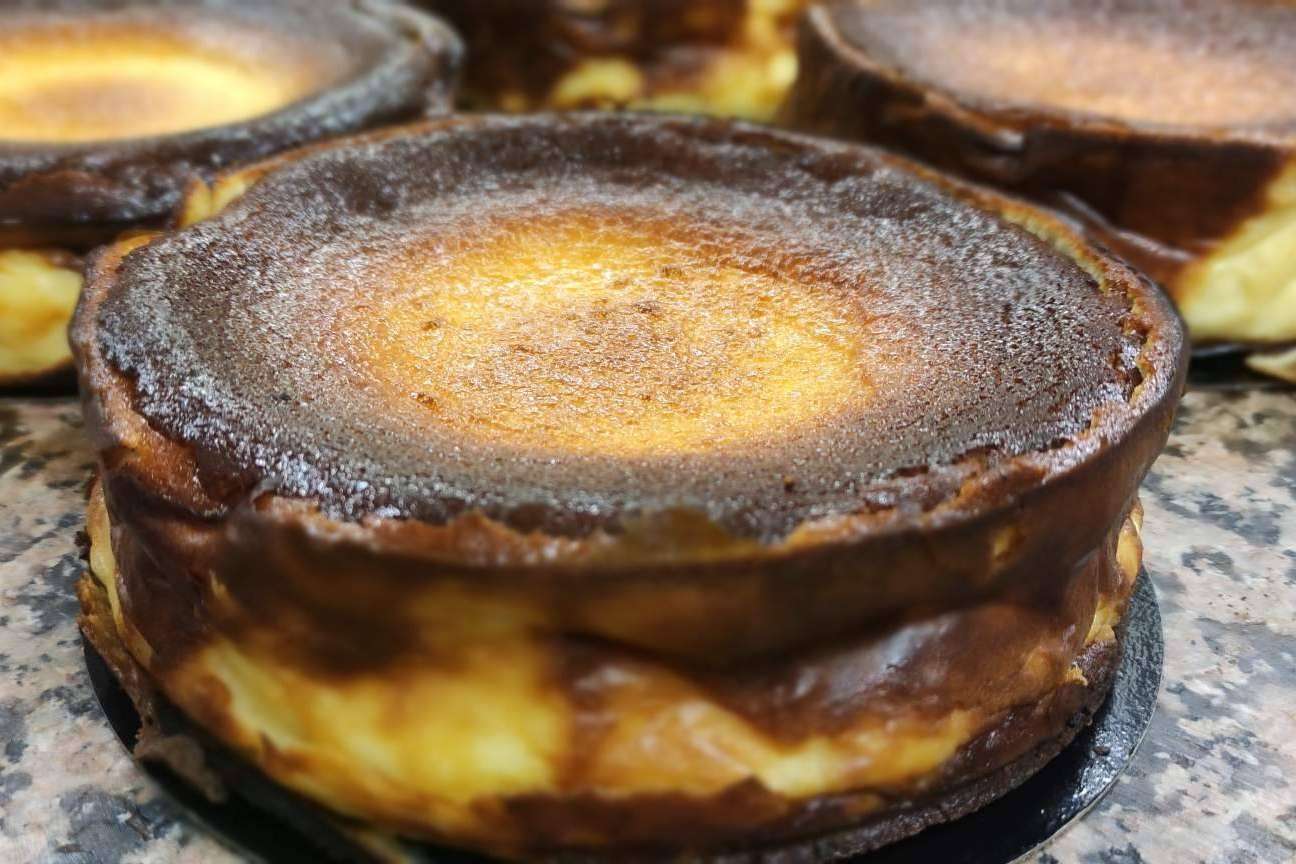 La tradición e identidad de Pasetelería Oiartzun se plasma en su embleática tarta de queso vasca