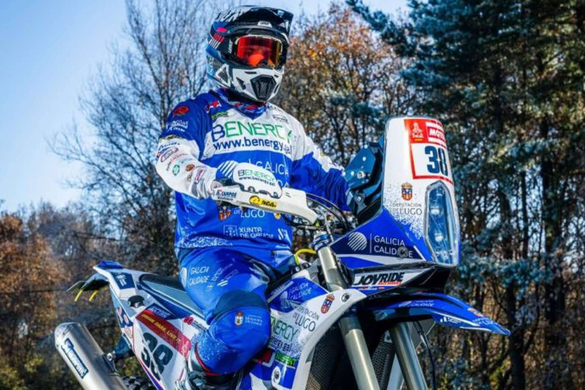 Personalización de camisetas para motocross con ADHESIVOSEMBARRADOS