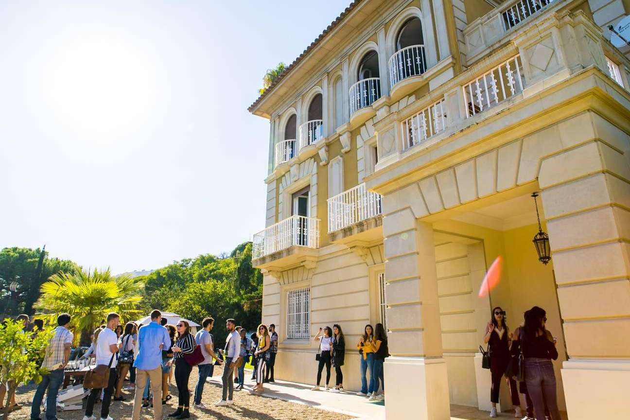 ¿Por qué cursar un máster en ESEI International Business School?