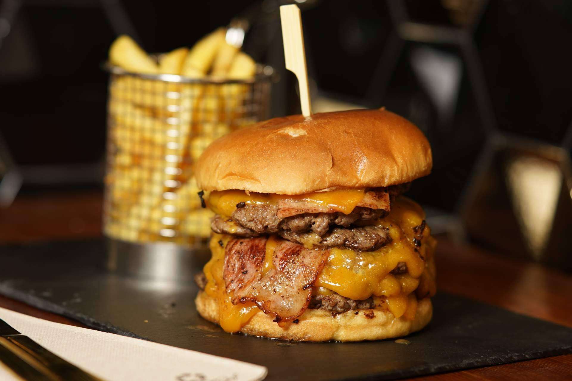 New York Crush ofrece hamburguesas artesanales con carne madurada natural en Understreet Market, La Latina
