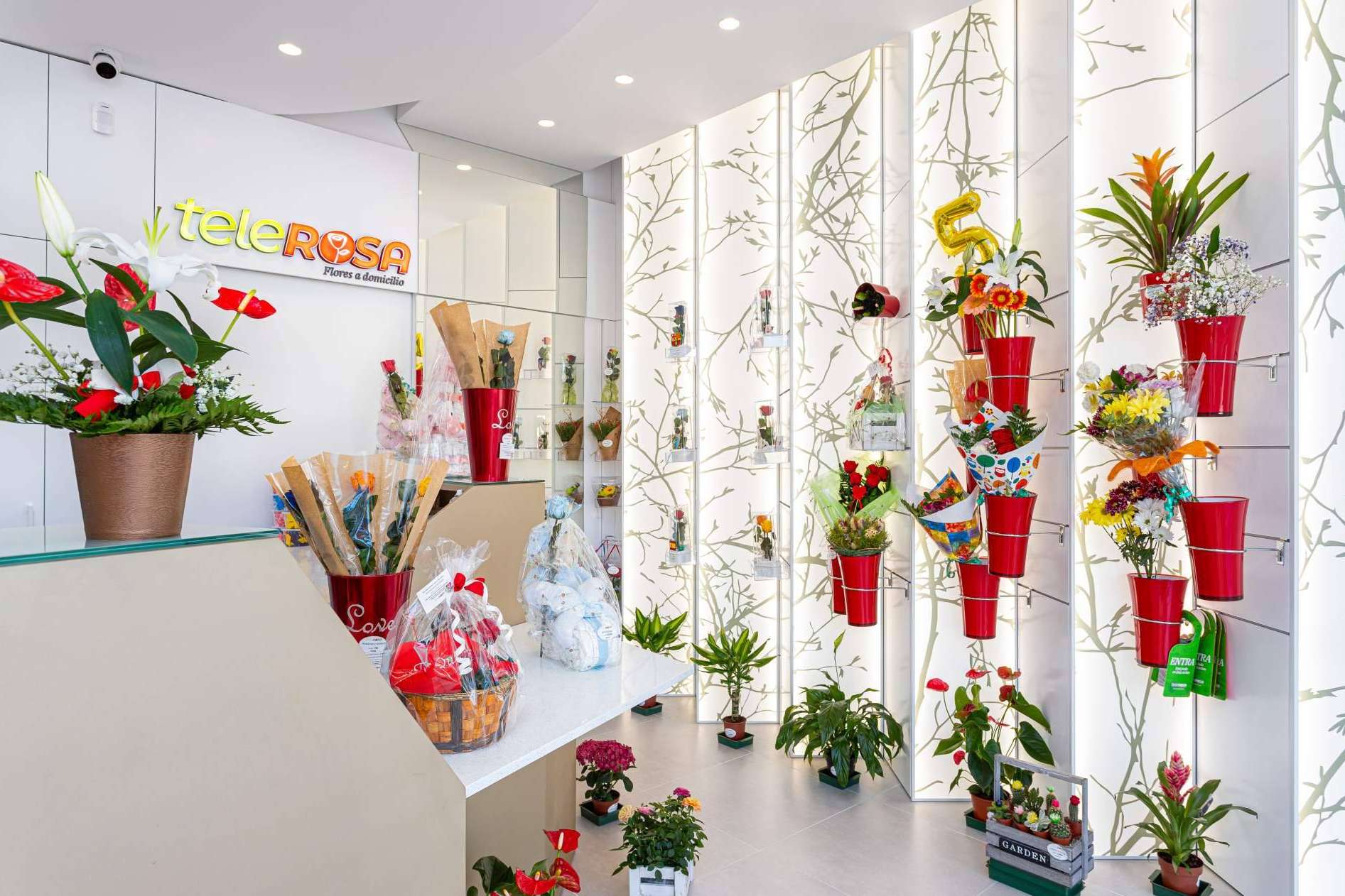 Los 25 años de teleROSA, una empresa pionera en el envío de flores a domicilio