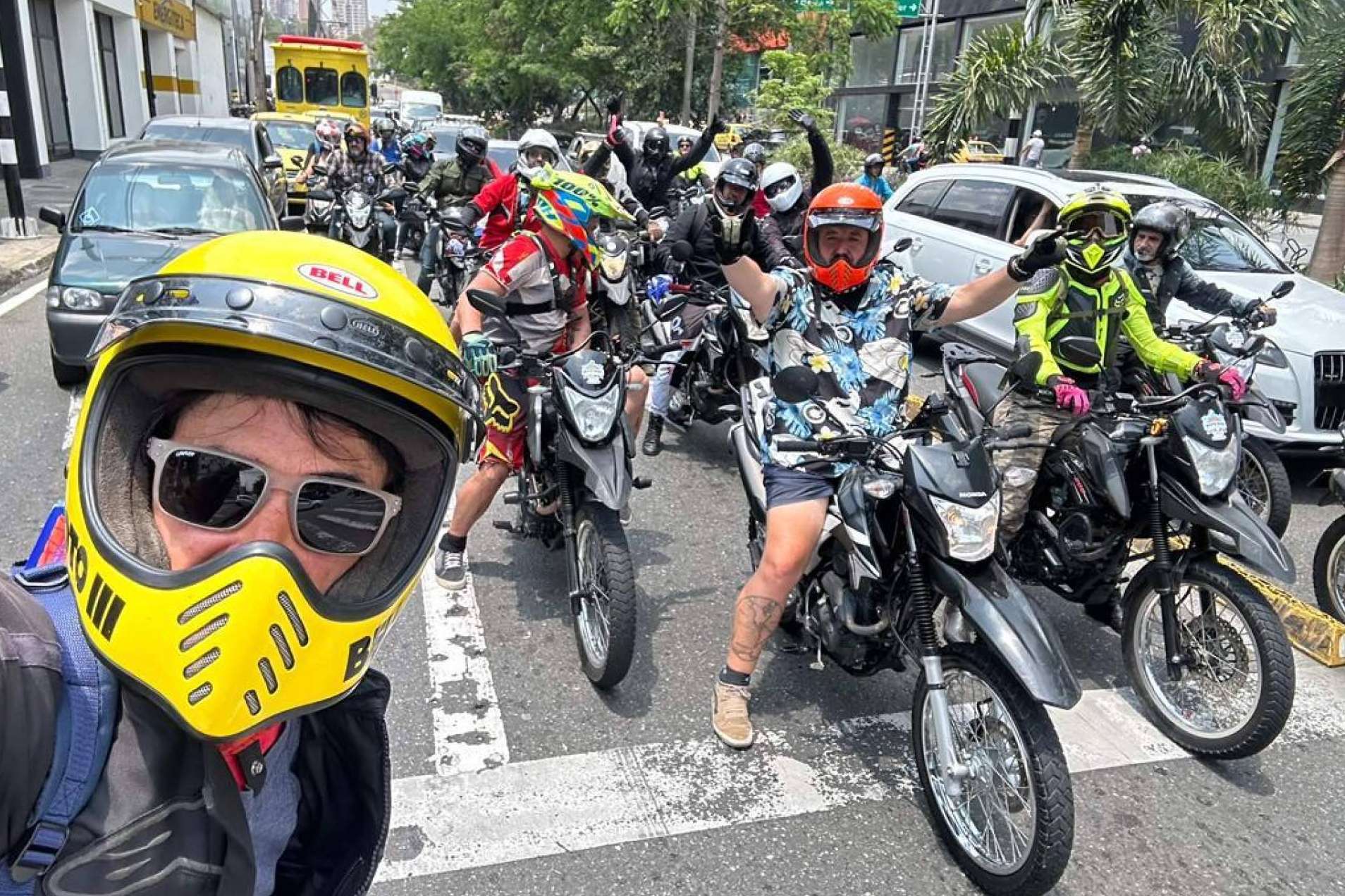 ¿Cómo conocer Colombia en moto y visitar las playas y pueblos más impresionantes?