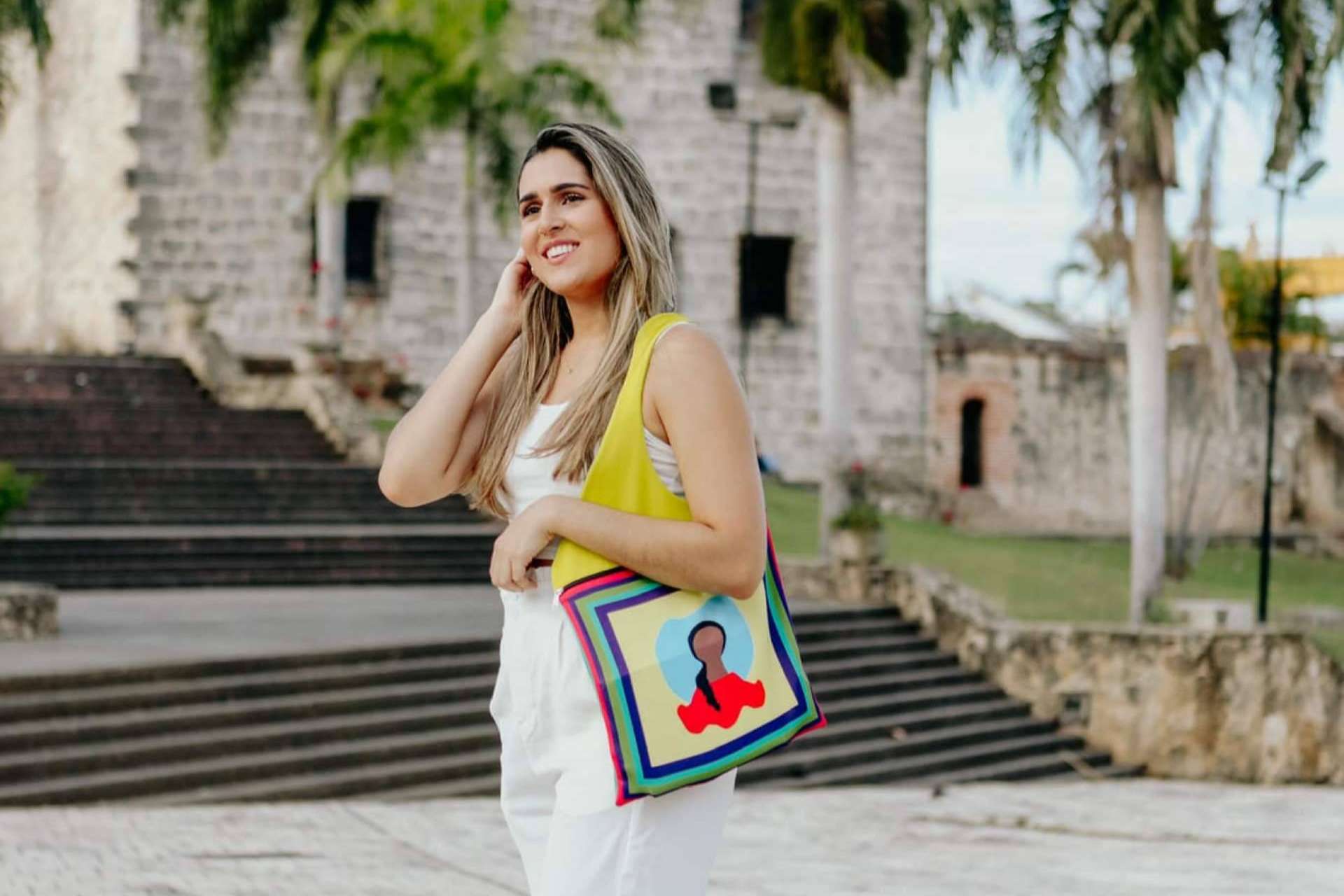 Gifinas revoluciona la moda en España con prendas inspiradas en las icónicas muñecas sin rostro