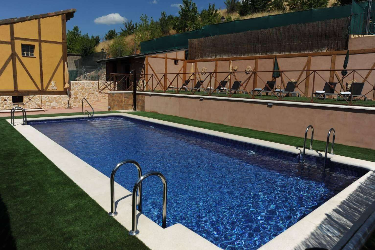 Las casas rurales de El Rincón de Monasterio garantizan todas las comodidades para un viaje de lujo en pareja