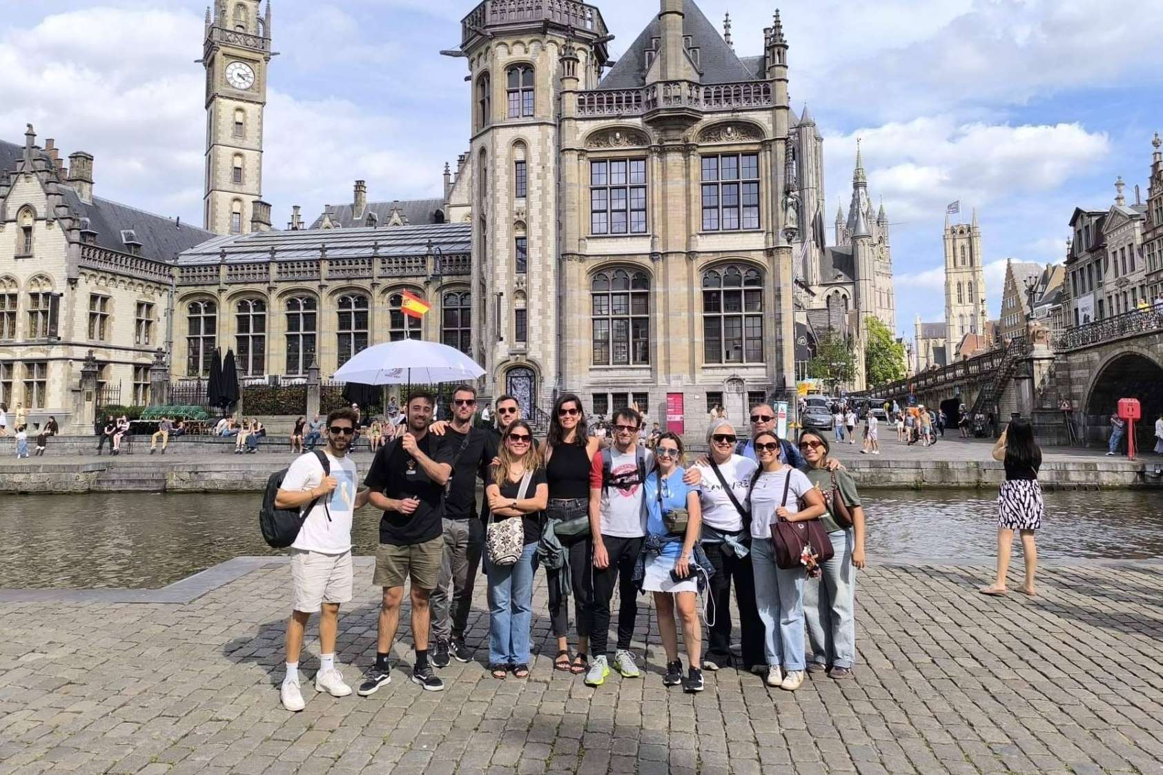 Descubrir la Magia de Brujas, Gante y Bruselas con Brujasfreetour