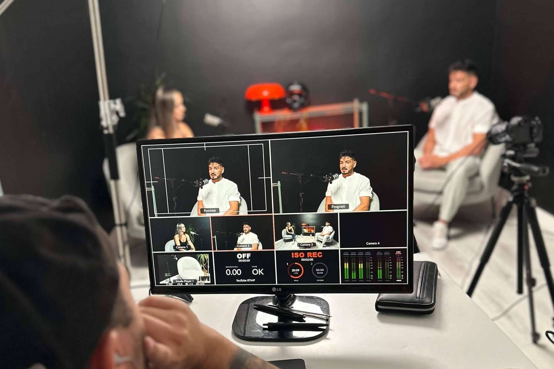 Producción profesional de Podcasts para marcas, artistas e infoproductores en el sur de Madrid con los servicios de Qué Onda Studios