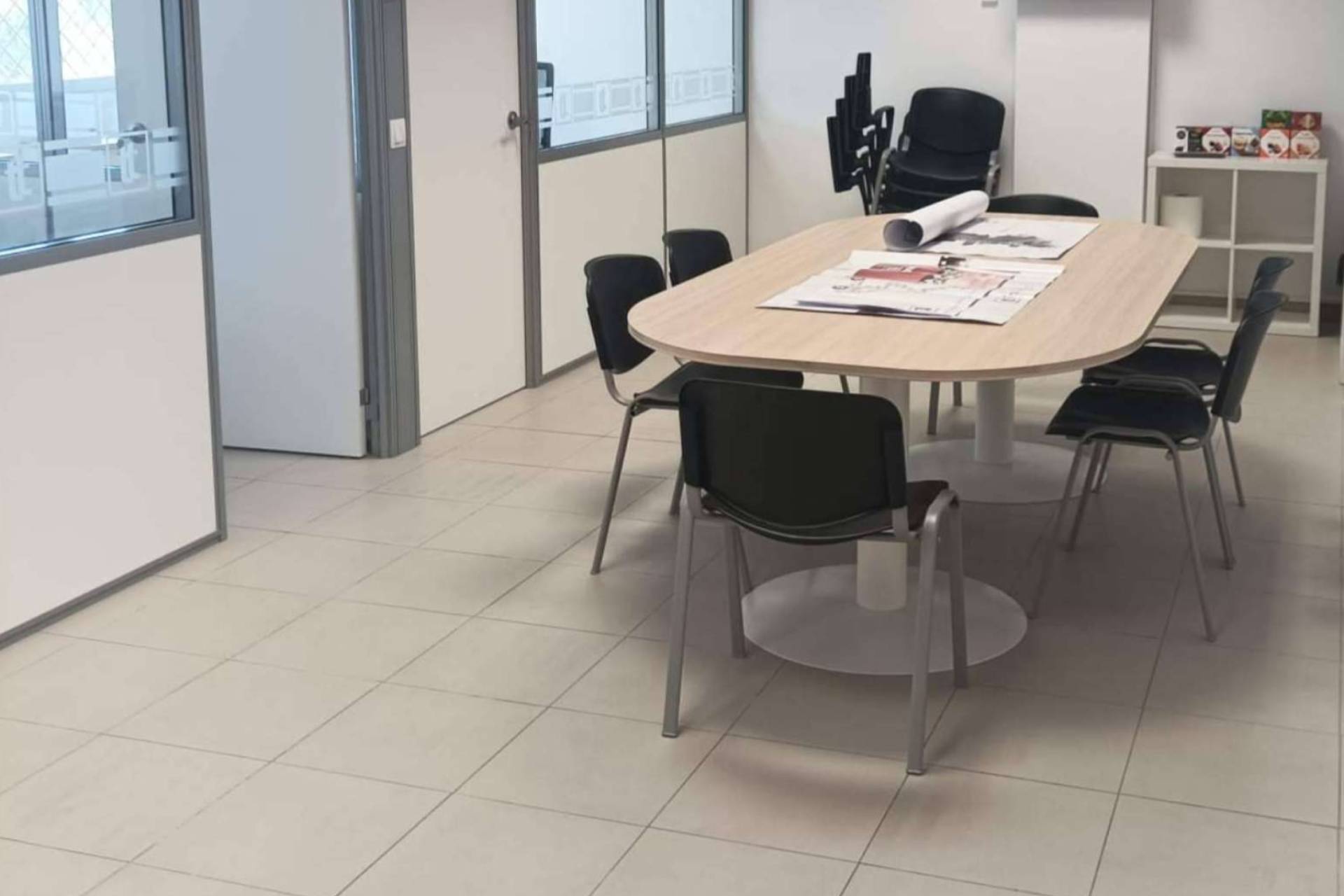 Encontrar la nueva delegación en el norte de Madrid de alquiler y renting de vehículos industriales de TransTel