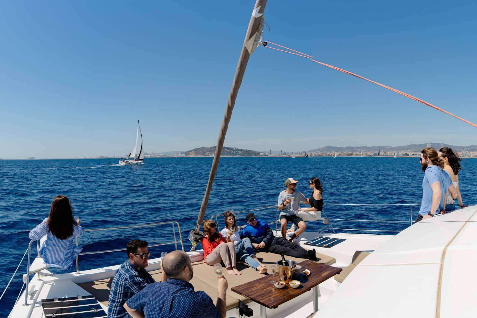 Sondevela impulsa el turismo marítimo con su exclusivo servicio de alquiler de catamaranes en el Mediterráneo