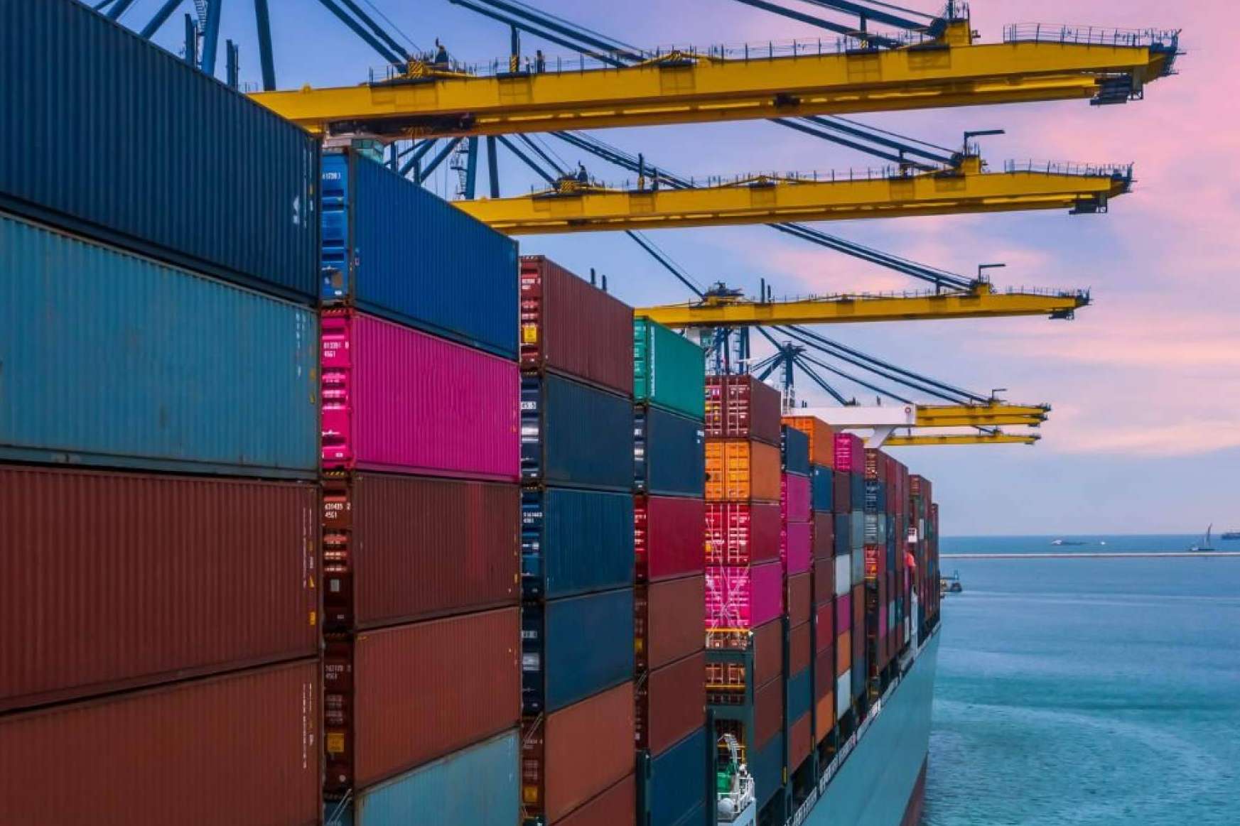 Los servicios de Mudanzas BCN Internacional para las mudanzas desde España a los Emiratos Árabes Unidos