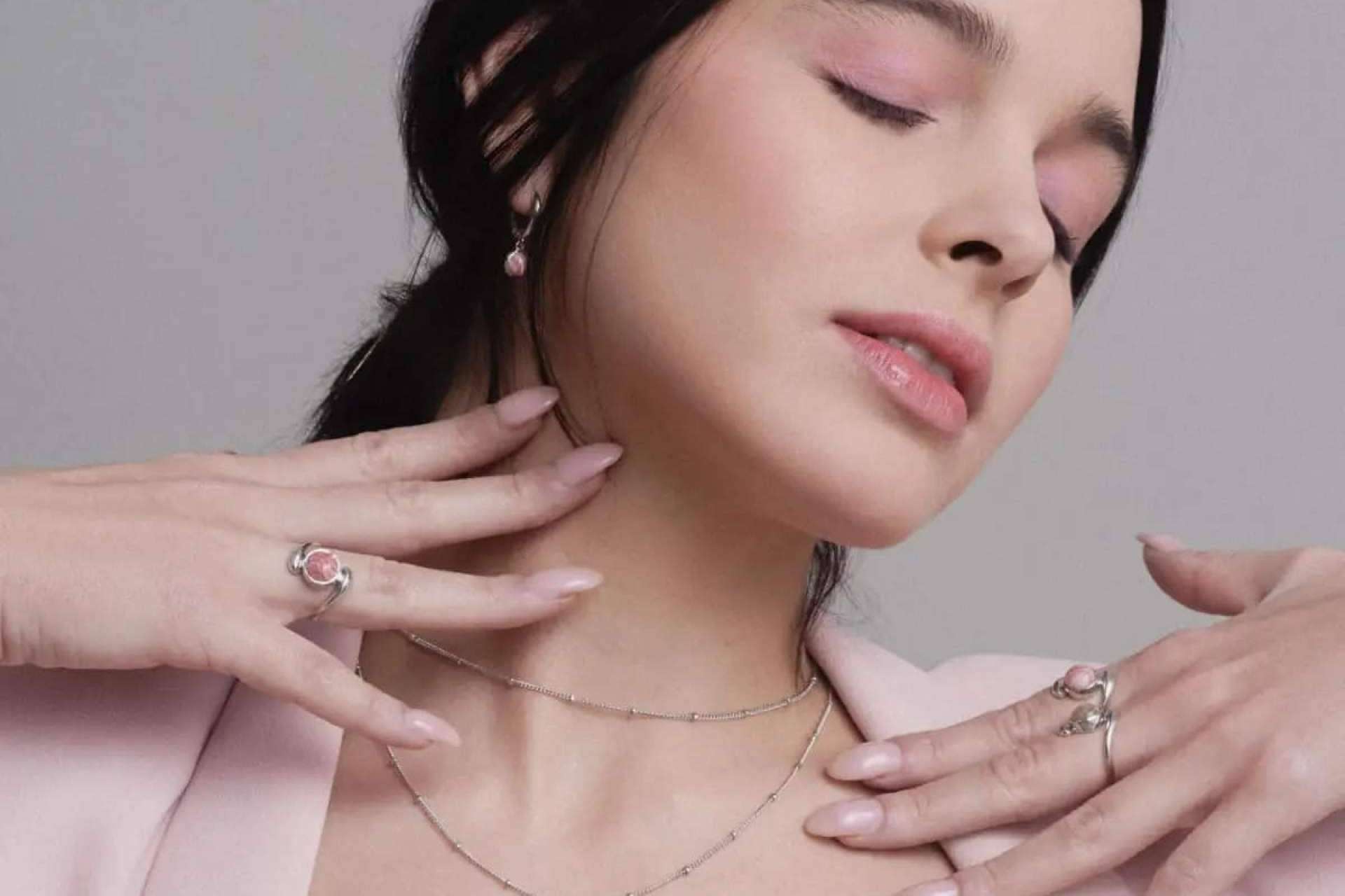 La belleza y energía positiva que emanan los anillos con piedra natural