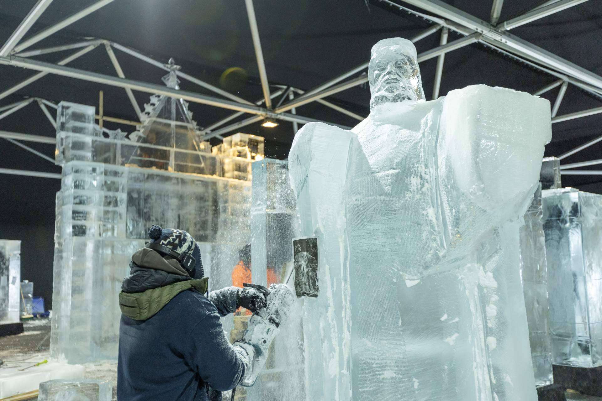 Sevilla se viste de invierno con 250 toneladas de hielo y 150 de nieve
