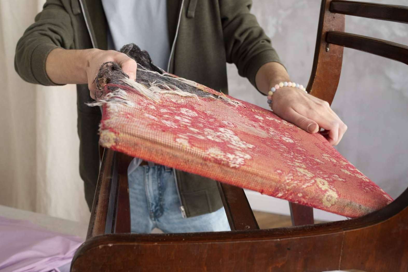 Muebles restaurados, la tendencia de decoración que aporta personalidad al hogar este otoño