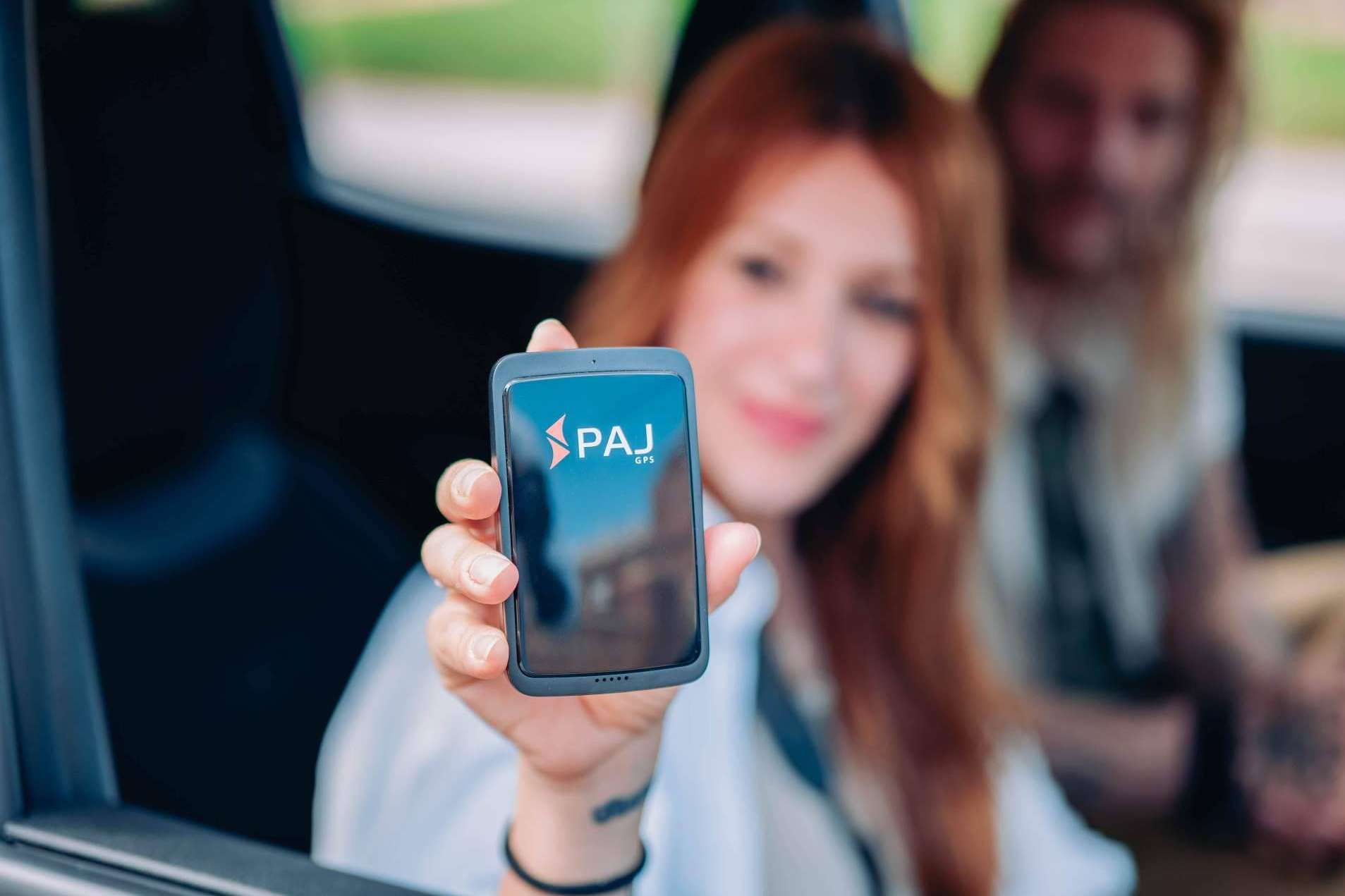 Original idea para regalar en Navidad; un localizador GPS para proteger vehículos, mascotas o personas