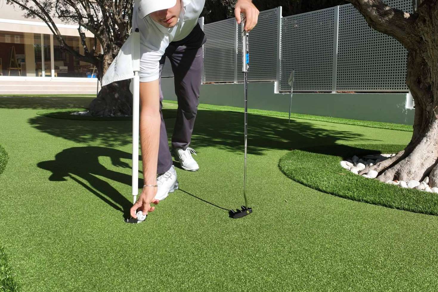 Césped artificial de Albergrass, una solución ideal para un jardín siempre perfecto