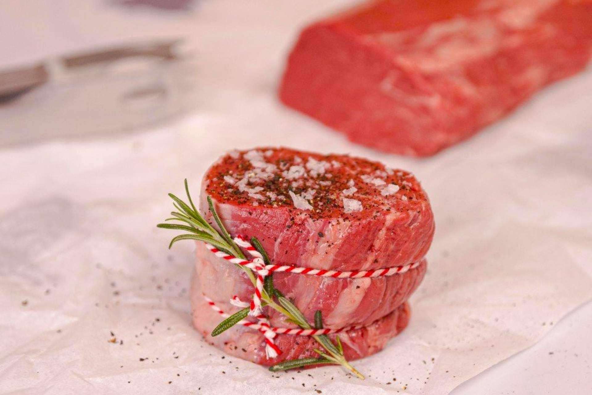 Los imprescindibles para una mesa navideña argentina; carnes, dulces y bebidas tradicionales