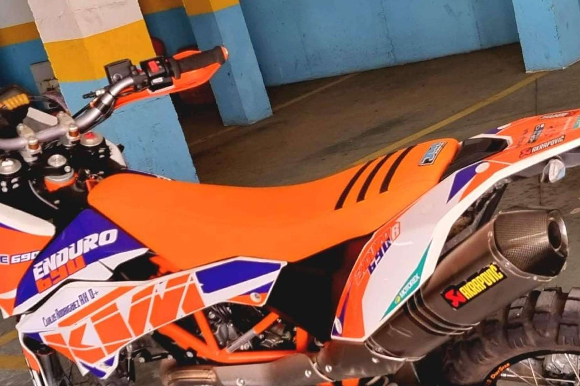 La personalización de motocicletas alcanza un nuevo nivel con ADHESIVOSEMBARRADOS