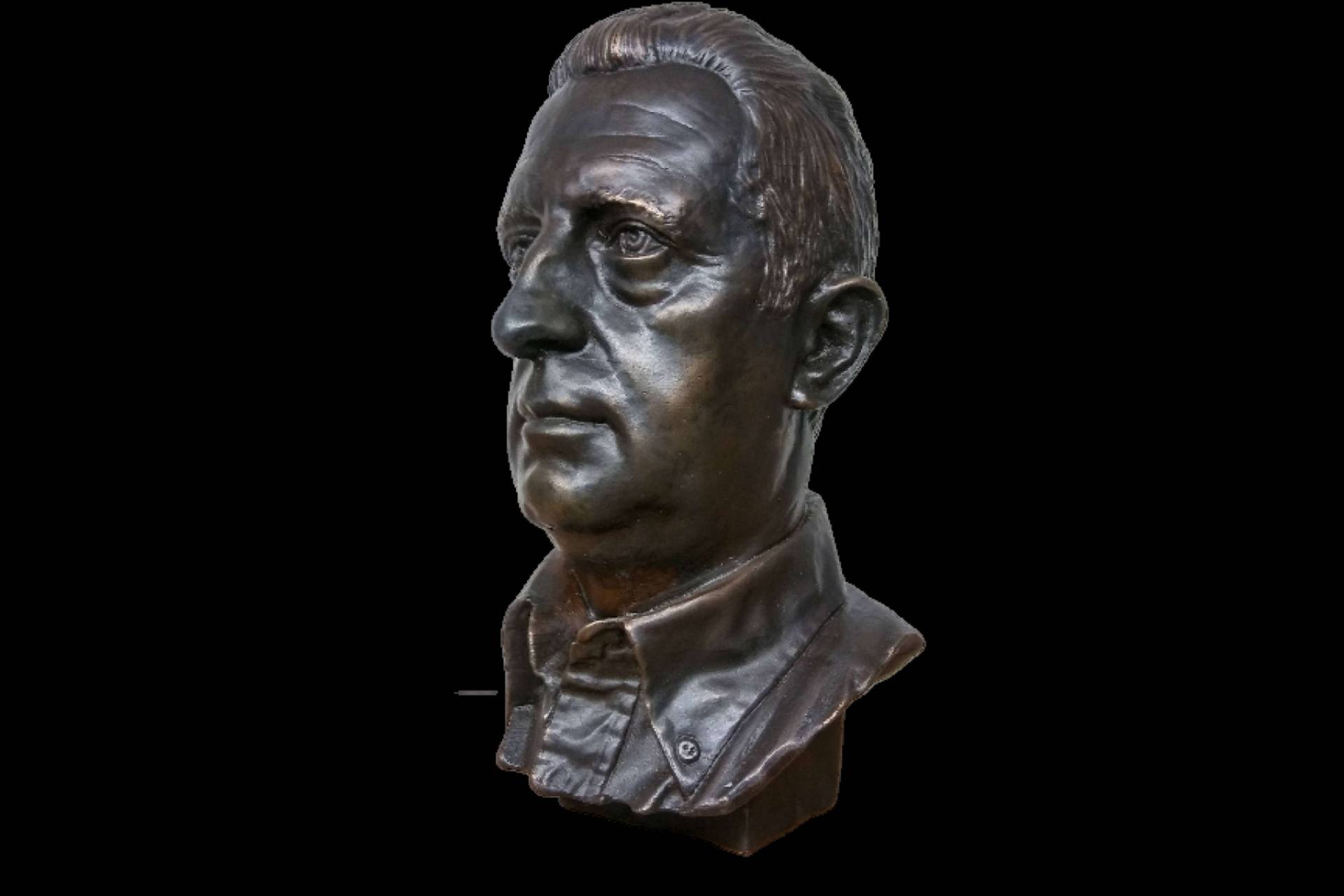 BustosPersonalizados presenta su oferta de esculturas personalizadas, placas en bronce y diseños en 3D