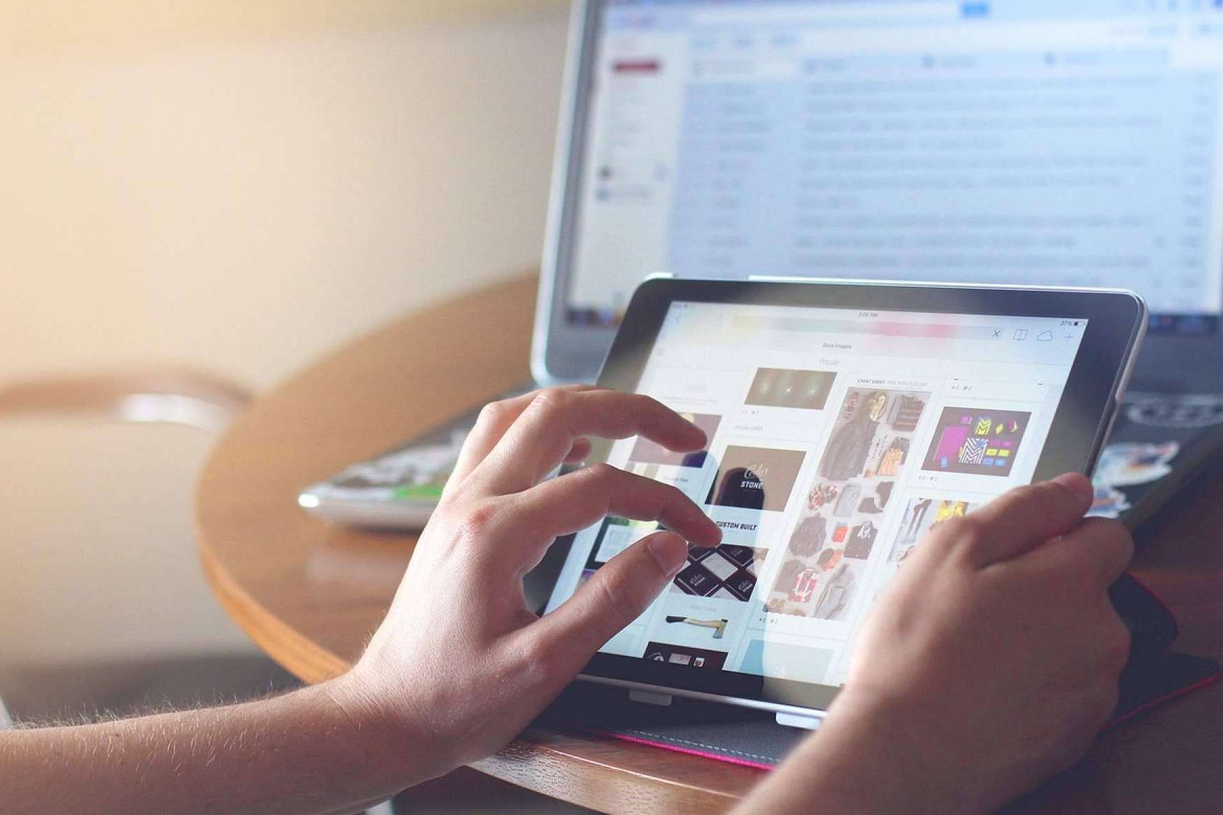 A2colores impulsa la comunicación de pymes madrileñas con soluciones integrales de diseño gráfico y web