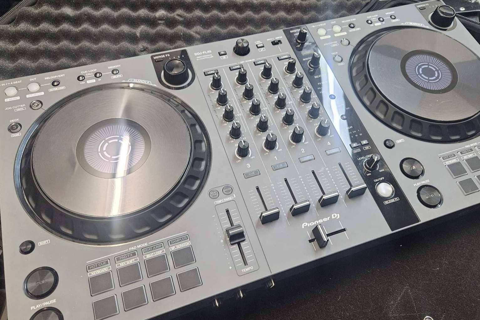 Equipos de DJ de ASB Audiovisuals, la clave para el éxito en bodas y eventos