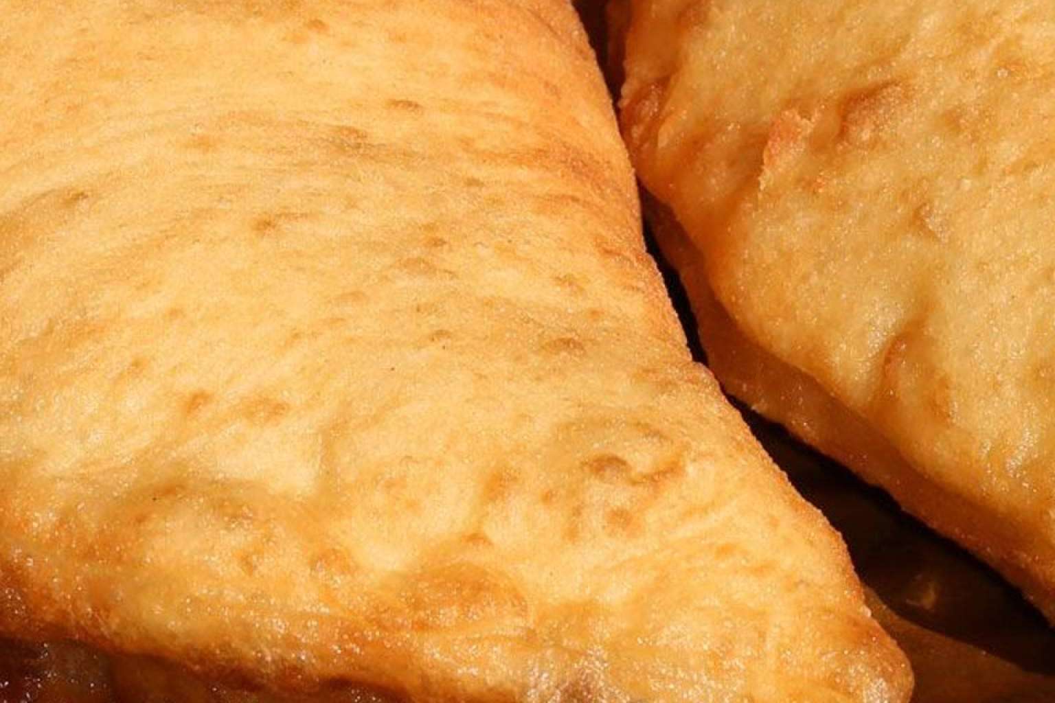 La pizza frita, el emblema de Spaccanapoli Da Daniele en Barcelona