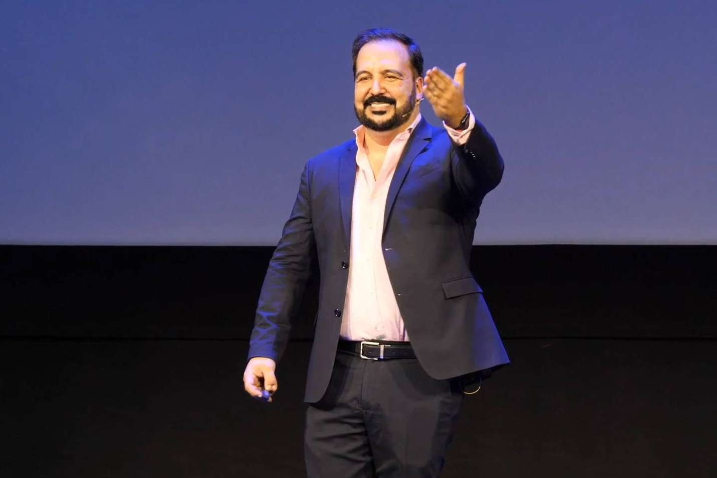 Casi todo el compromiso en el trabajo depende de un jefe; la revolución de los top human leaders