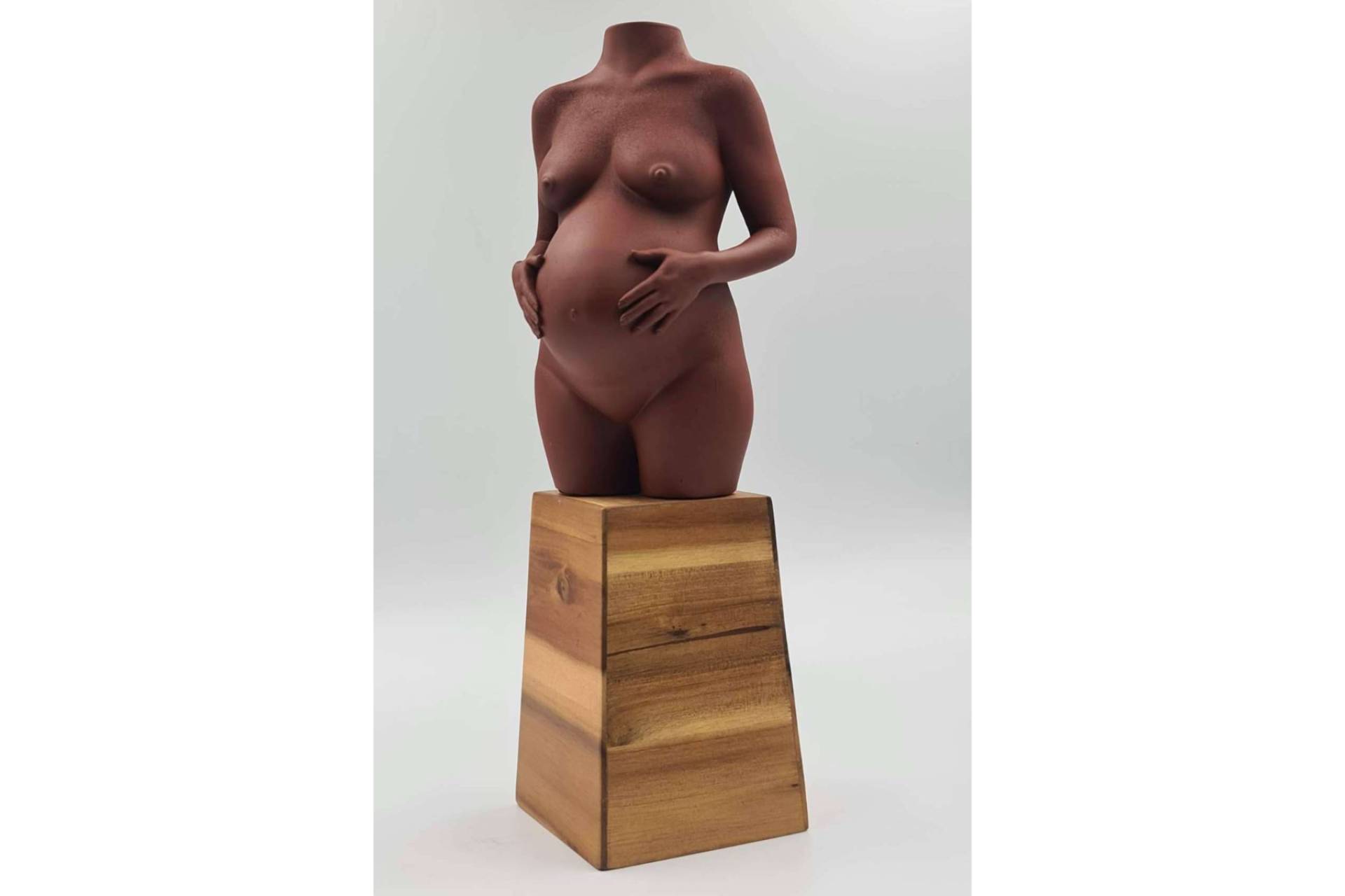 Regalo especial para embarazada; esculturas personalizadas que convierten el cuerpo en arte