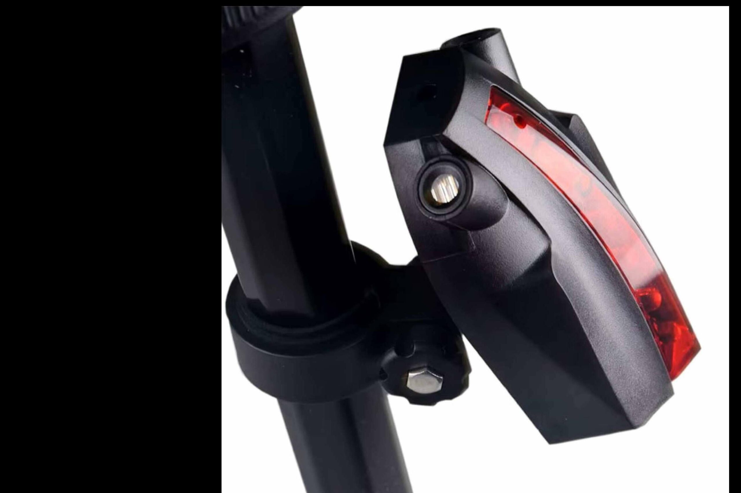 ALPA Equipos de Seguridad refuerza la necesidad de utilizar luces intermitentes al circular en bicicleta
