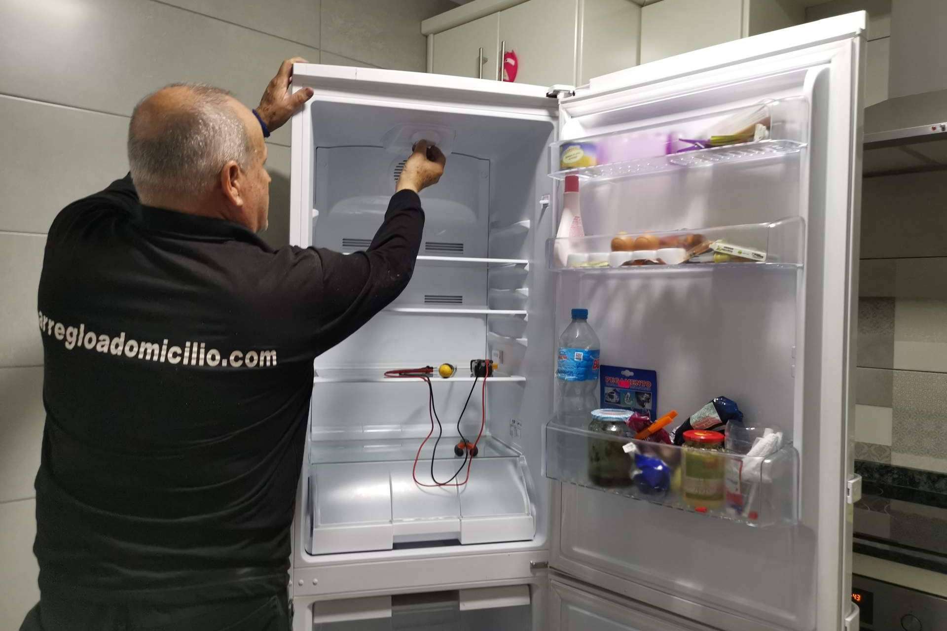 Arreglo a Domicilio amplía su servicio técnico de neveras y calentadores con atención especializada a domicilio