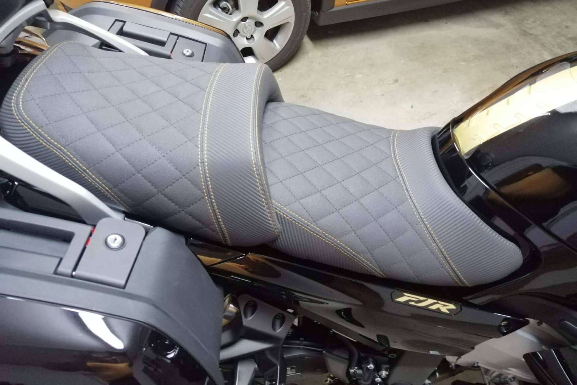 Tapizar asiento de moto con estilo; JM-FUNDAS destaca con fundas personalizadas y funcionales