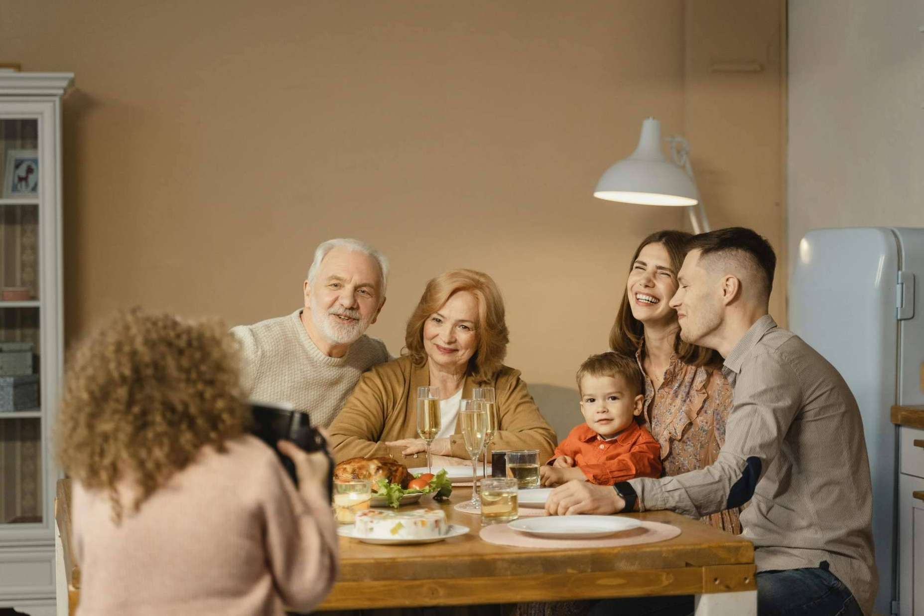 El alza de las pensiones por incapacidad en 2025 refuerza la demanda de reformas de hogar para personas con problemas de movilidad