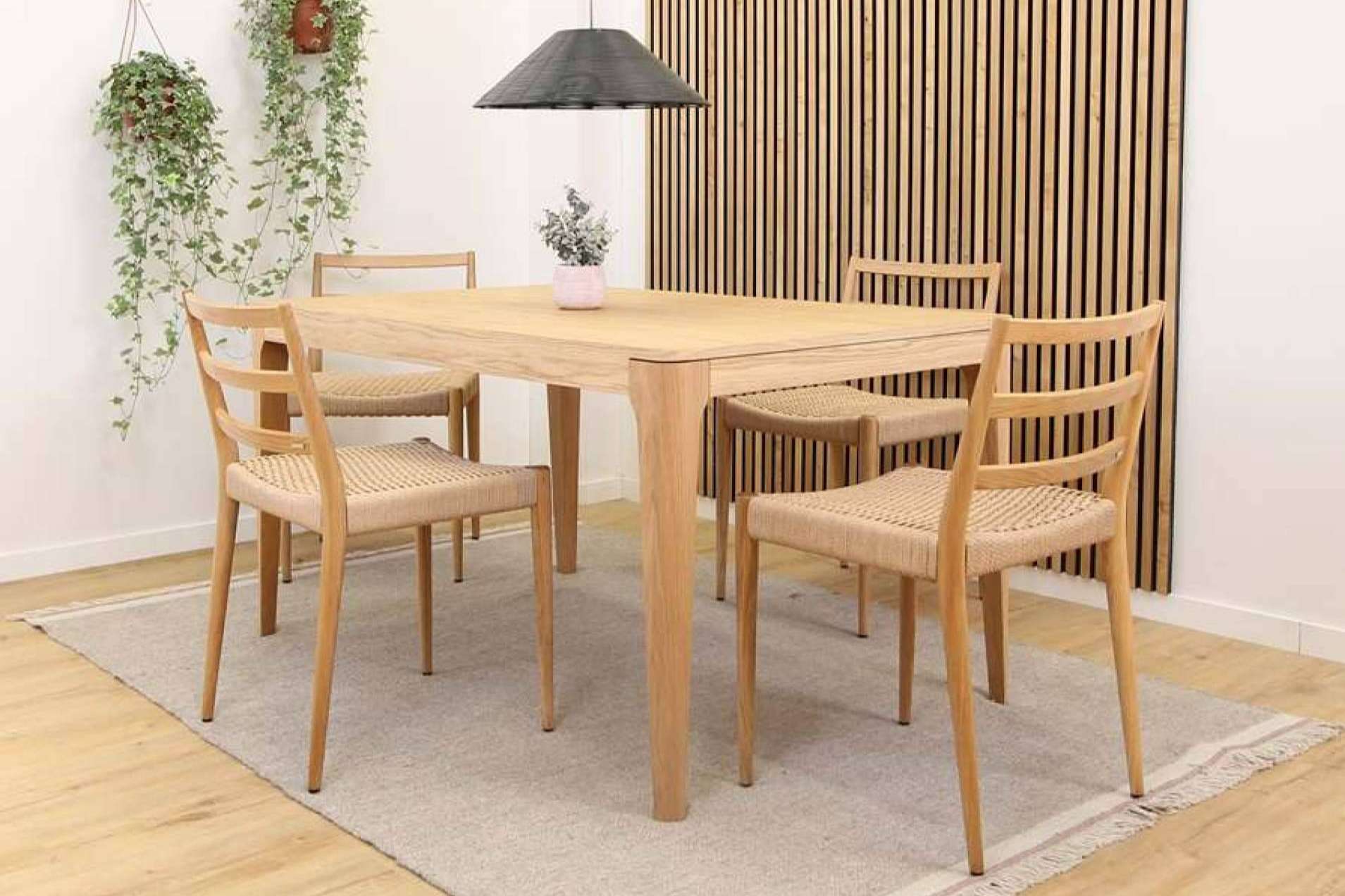 Diseño, tradición y funcionalidad; así trabaja Sendoa, fabricante de mesas en San Sebastián