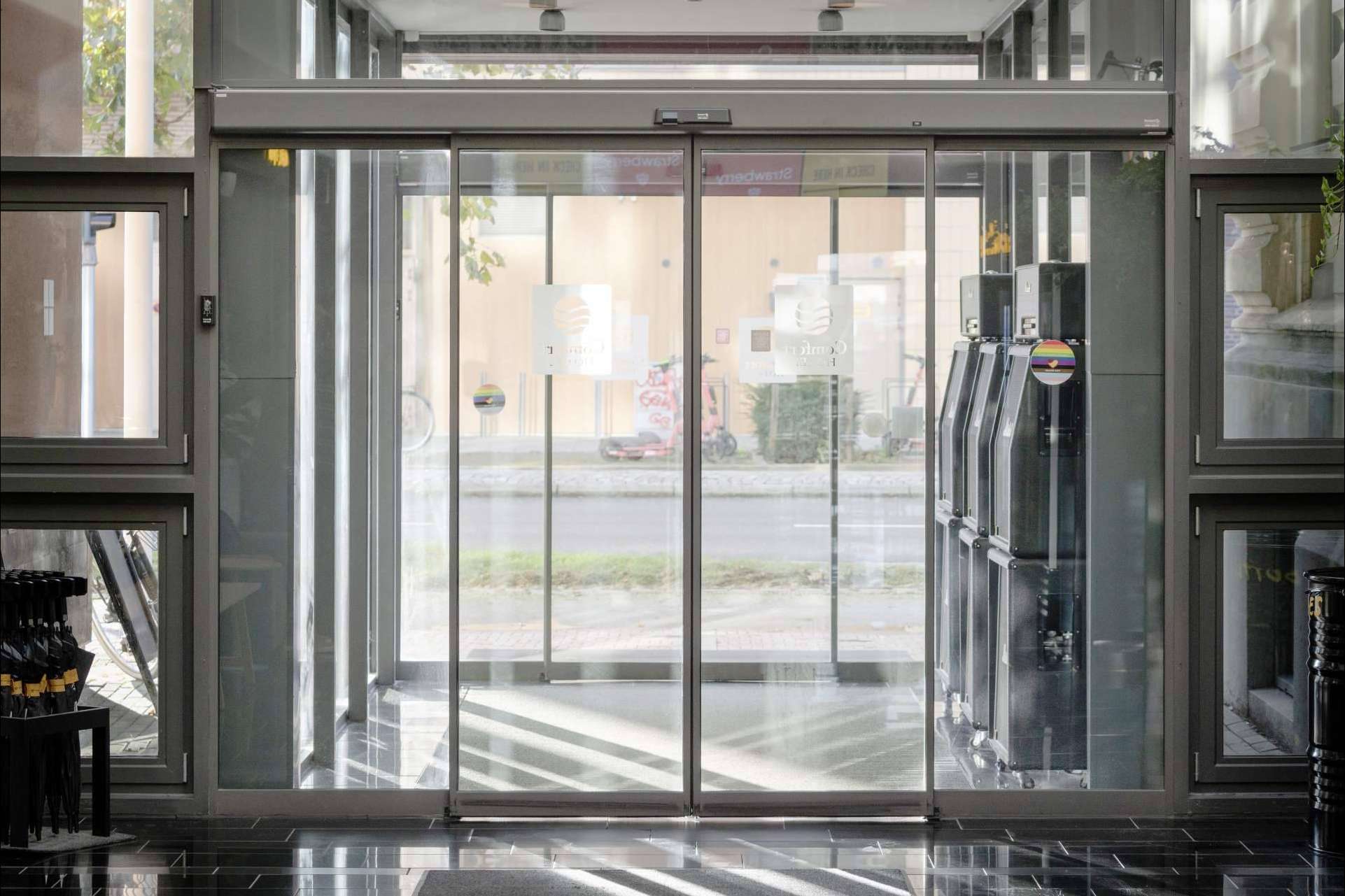 Comercios y edificios más eficientes gracias a las puertas automáticas inteligentes