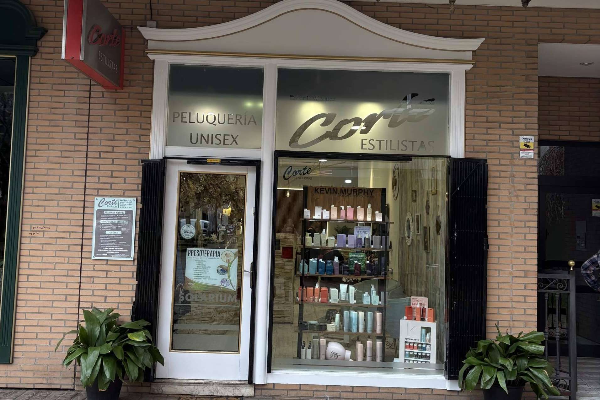 Corte Estilistas impulsa el bienestar en Gijón con un enfoque holístico en peluquería y estética