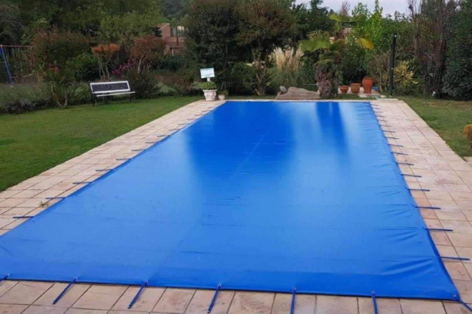 Swimhome lanza cobertores de anclaje perimetral a medida para un invernaje eficaz y seguro