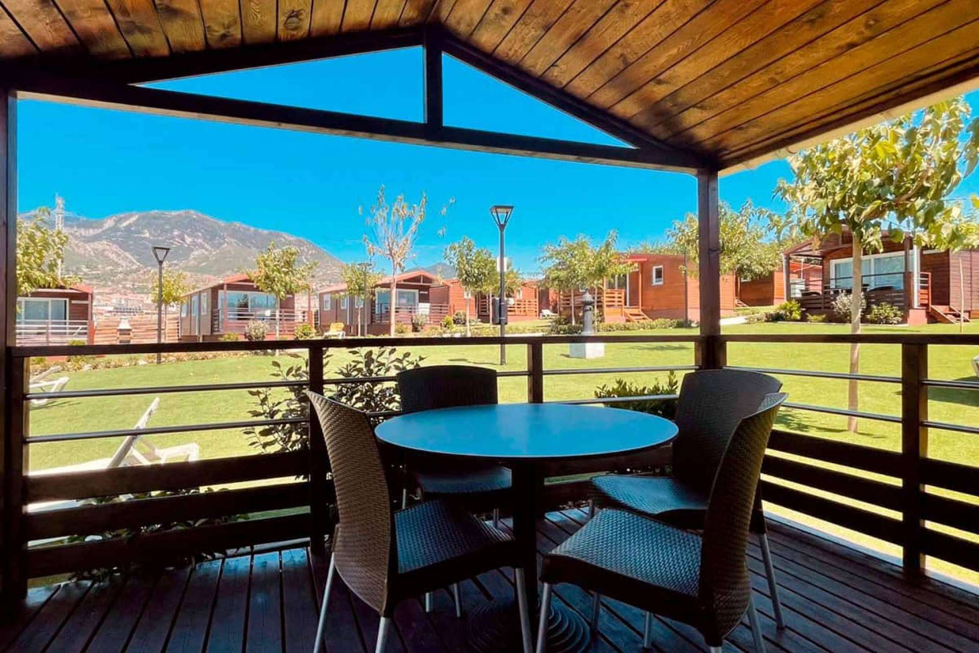 Berga Resort, camping en Barcelona con bungalows para disfrutar de la montaña en familia