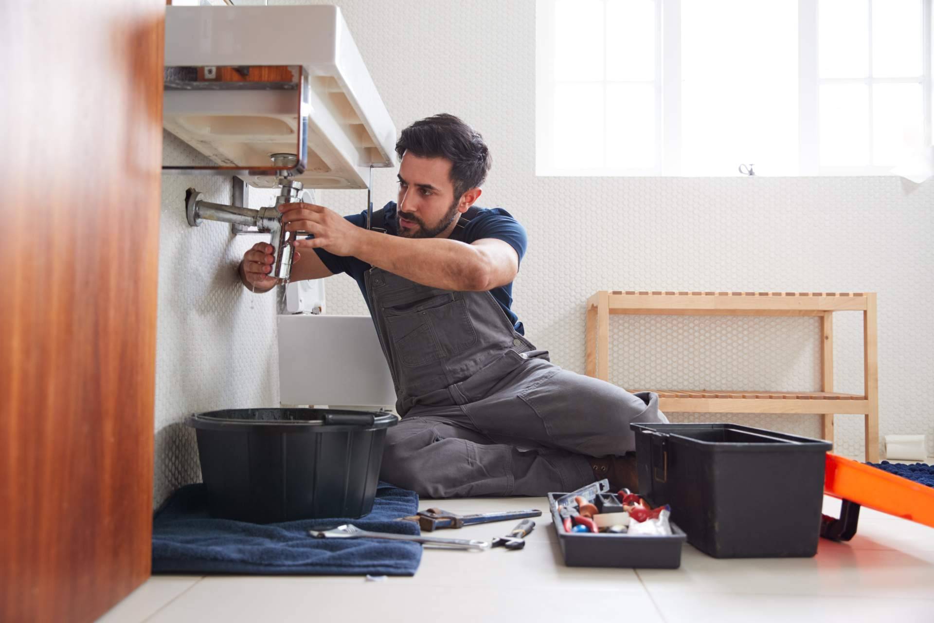 Servicios profesionales de fontaneros Calpe y Altea 24 horas con Soluciones González