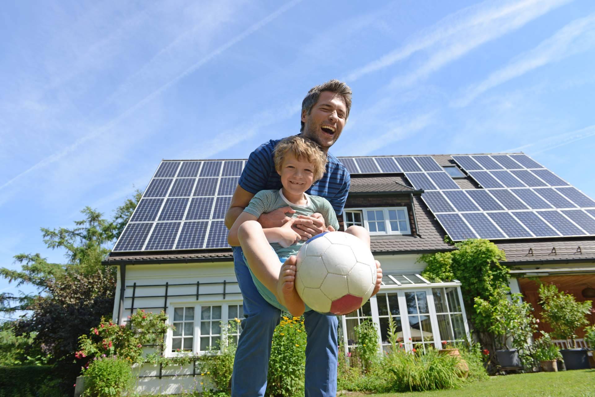 Celéctricos actualiza su zona fotovoltaica con nuevos productos técnicos para instalaciones solares