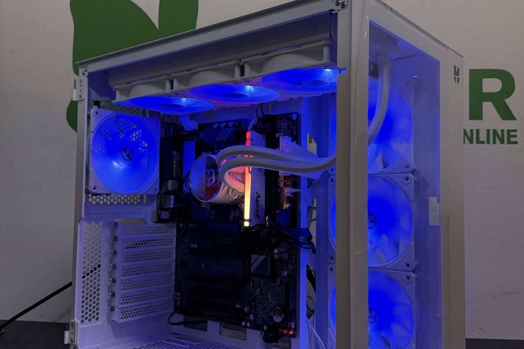 Aussar ofrece configuraciones de PC a medida con asesoramiento personalizado y montaje profesional