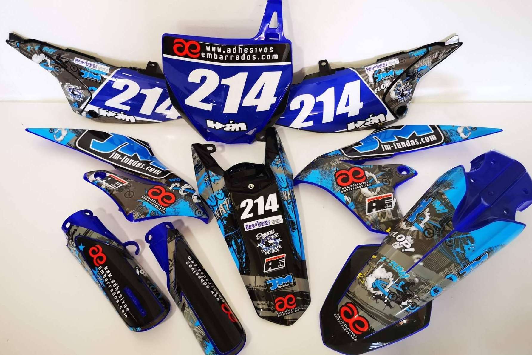 ADHESIVOSEMBARRADOS destaca en el diseño de adhesivos personalizados para motos off-road con enfoque profesional