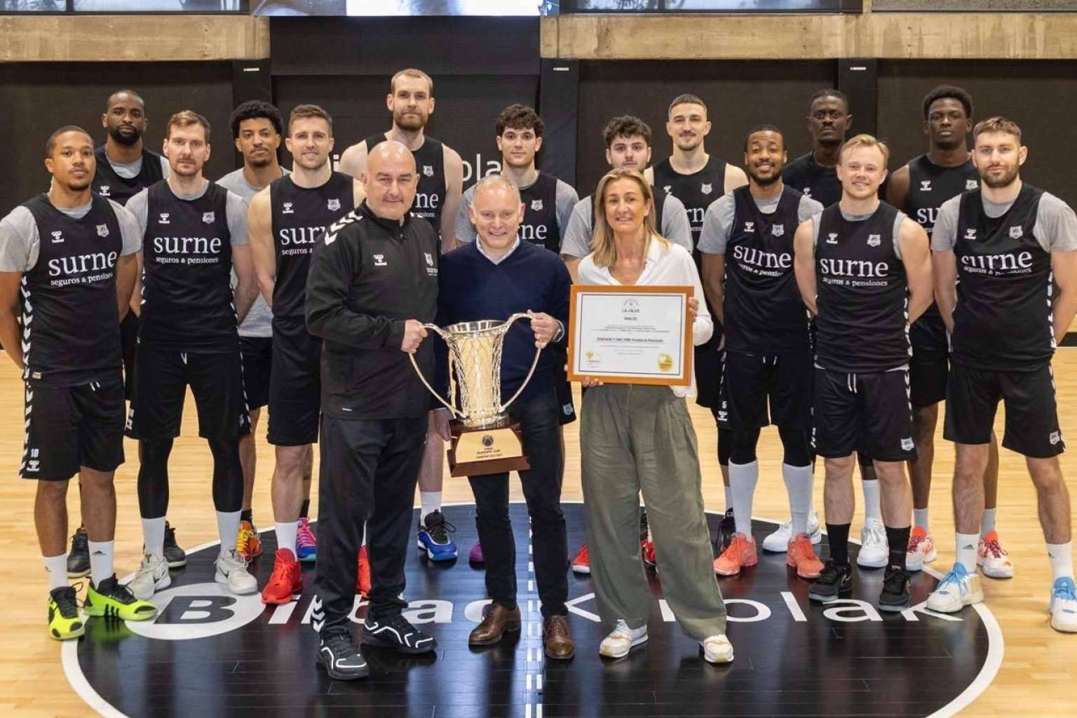 La Salve premia al Bilbao Basket e Isabel Iturbe tras su doble oro en Frankfurt