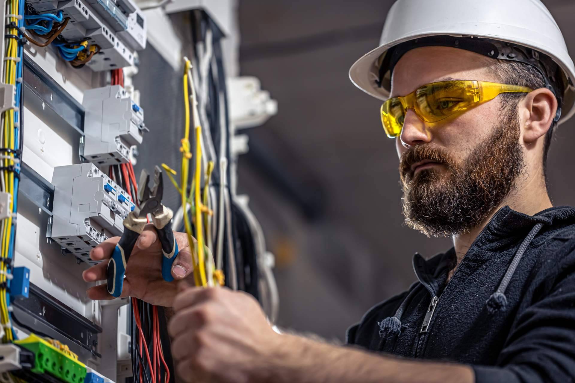 Reparaciones González y su servicio de electricistas Arroyo de la Miel y Benalmádena Costa 24h