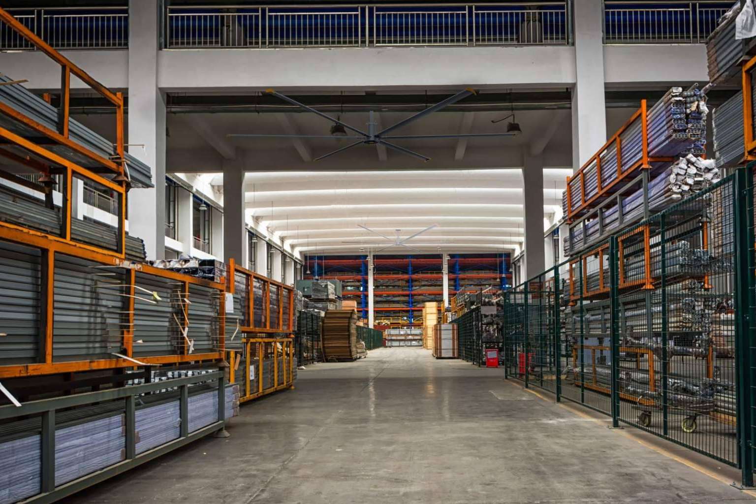 Ventiladores industriales HVLS de Lfans mejoran el confort térmico en grandes superficies industriales