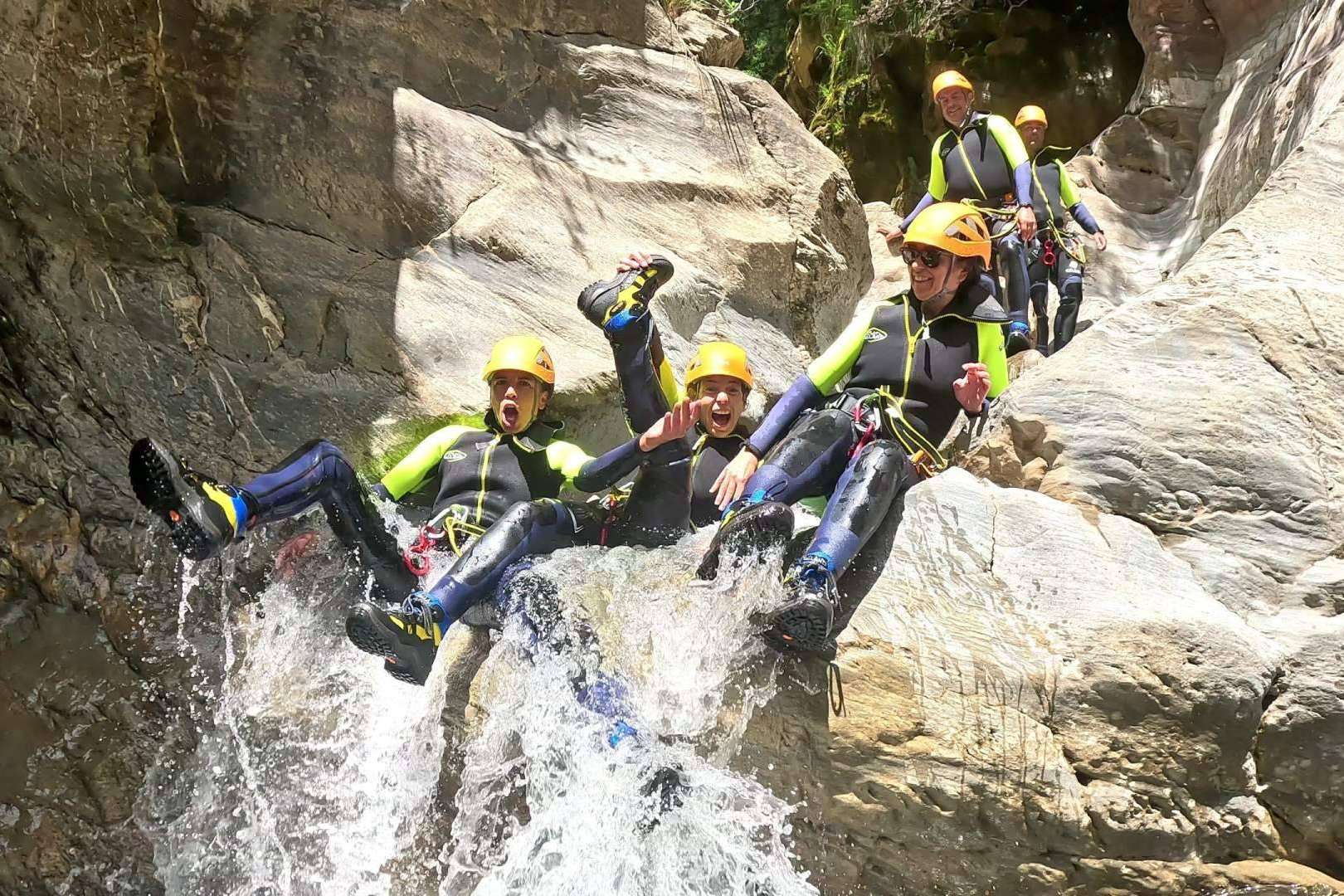 Pirineos; Barranquismo en Jaca y Vía Ferrata Sorrosal, ¡Aventura Deportiva de Verano!