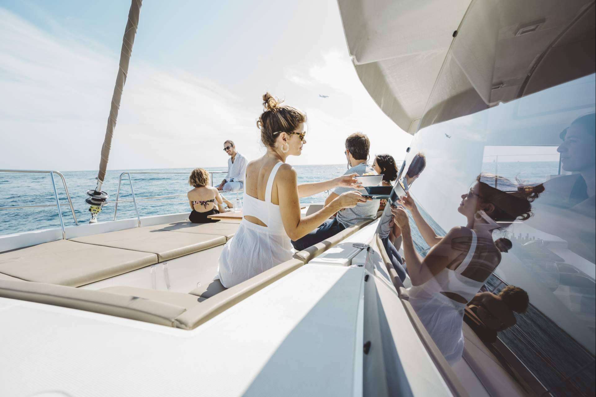 Son de Vela transforma el mar de Barcelona con alquiler de catamarán flexible y de lujo