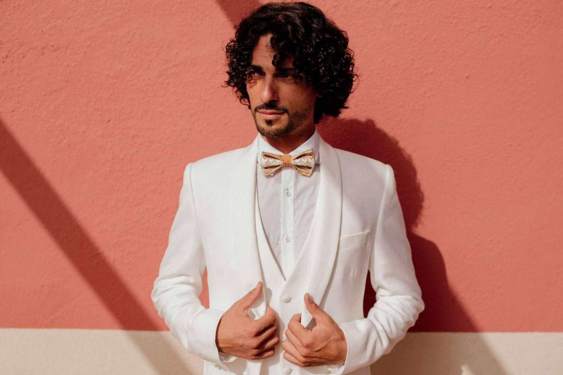 ¿Black‑tie o cocktail? Cómo elegir entre pajarita o corbata en cada ocasión